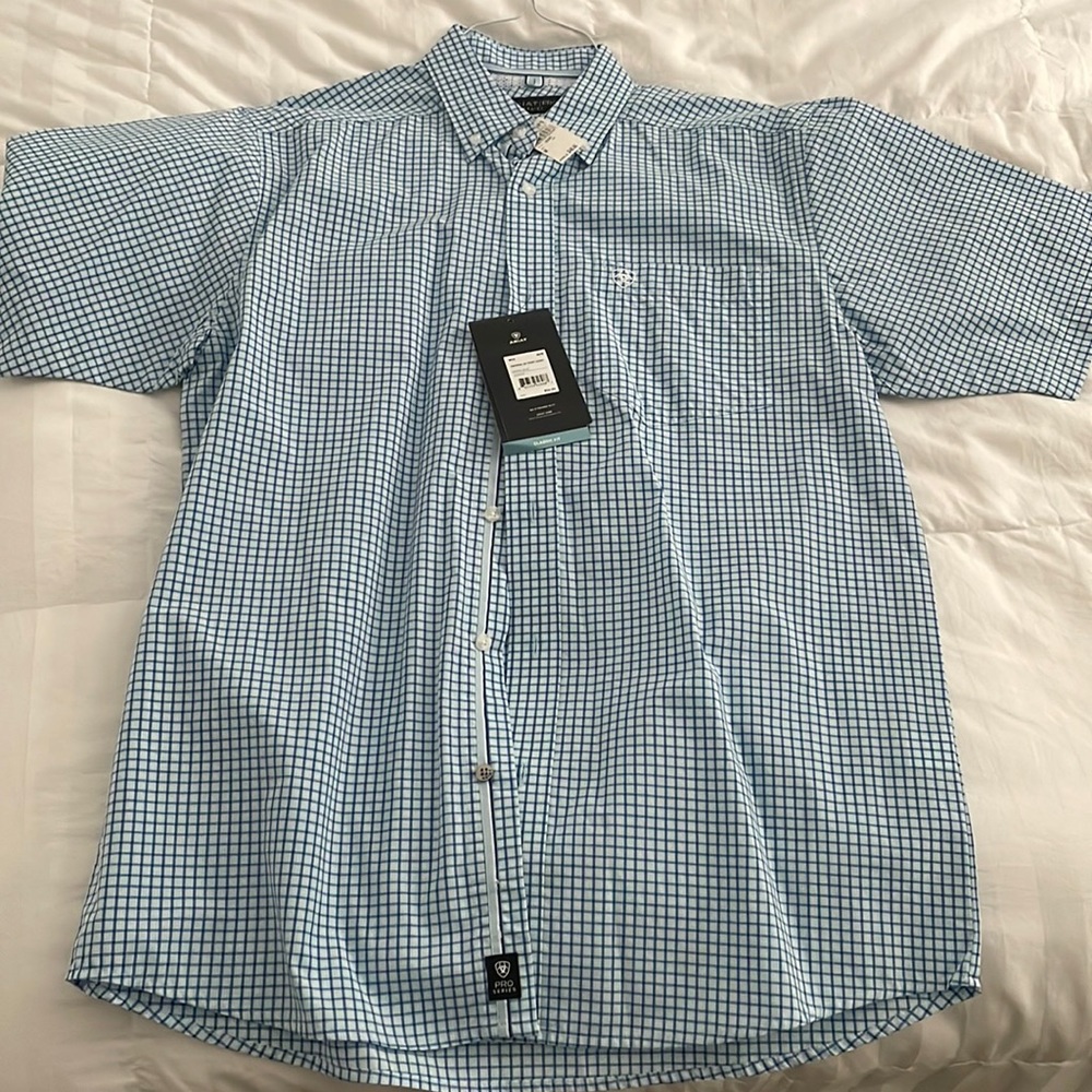 NEW Ariat shirt size M
